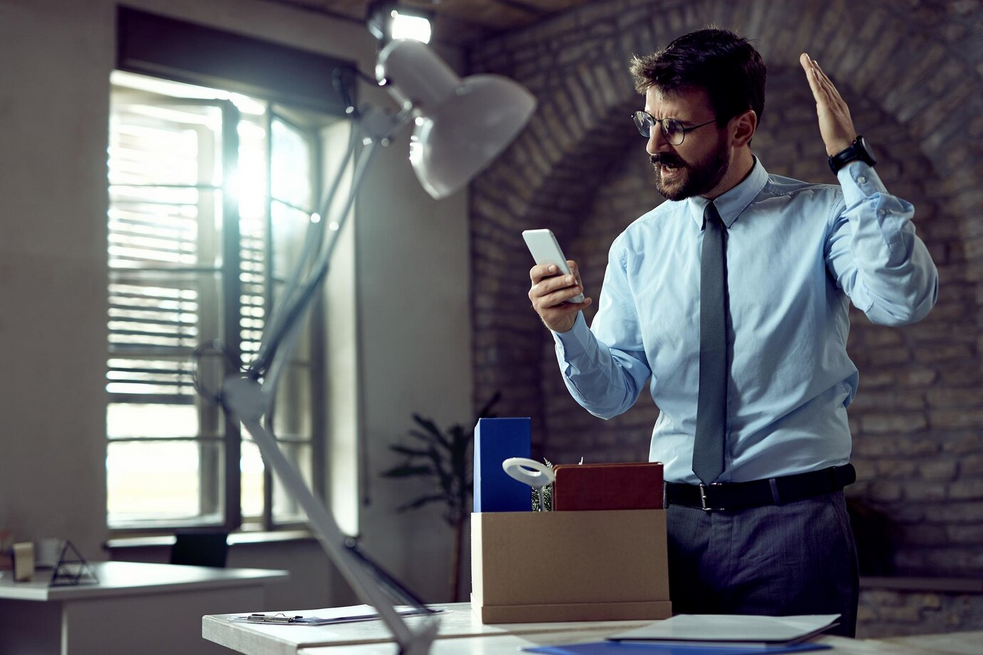 Screenshot_2023-08-31_at_15-14-08_Free_Photo_Young_businessman_reading_text_message_on_cell_phone_while_feeling_angry_about_losing_his_job_in_the_office