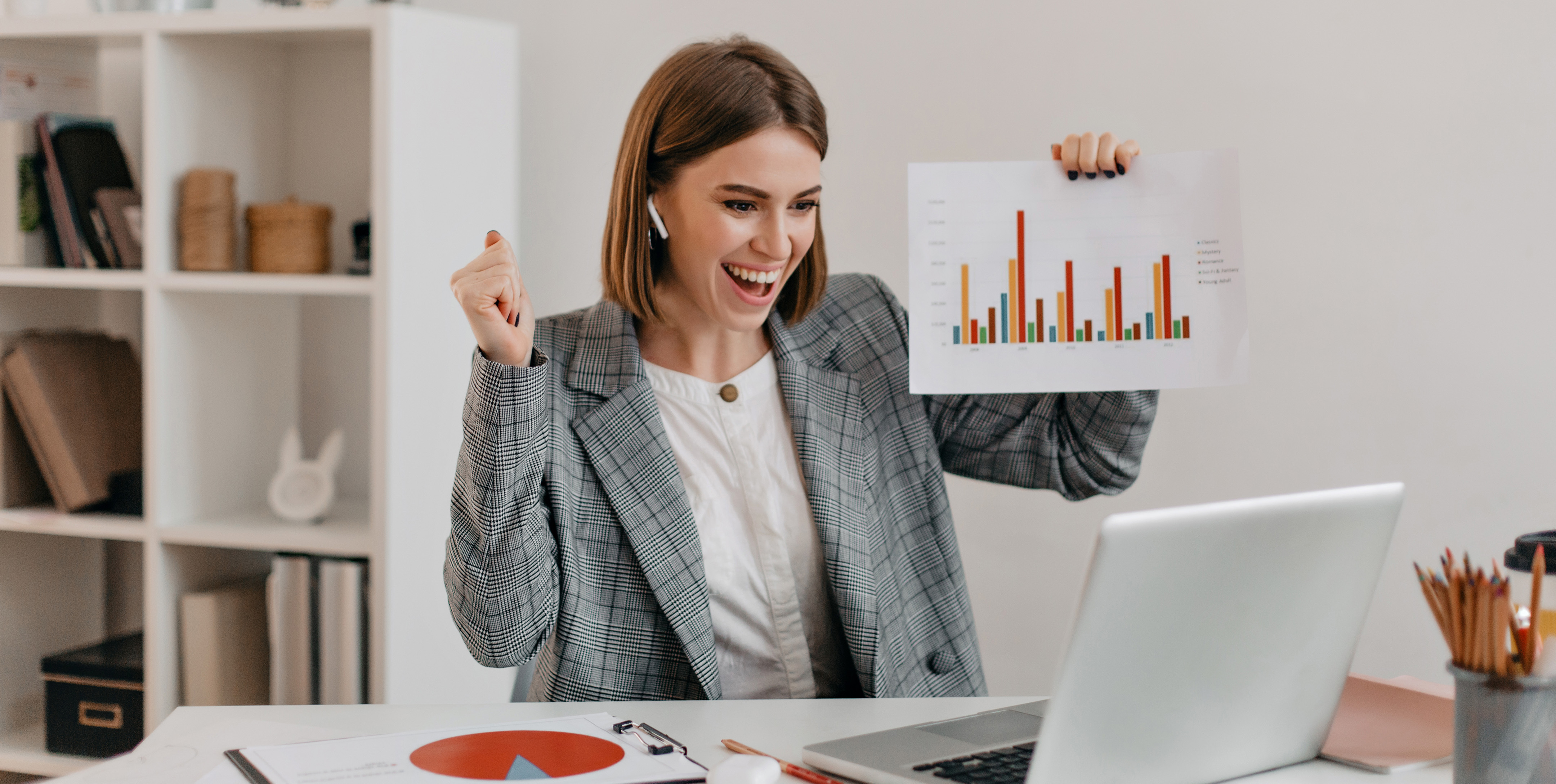 close-up-portrait-happy-business-woman-stylish-outfit-girl-high-spirits-demonstrates-chart-via-skype075x